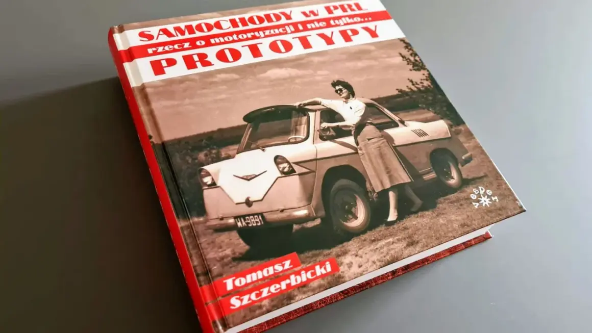 Okładka książki "Samochody w PRL. Prototypy" Tomasza Szczerbickiego. Historia motoryzacji i fascynujące prototypy z PRL.