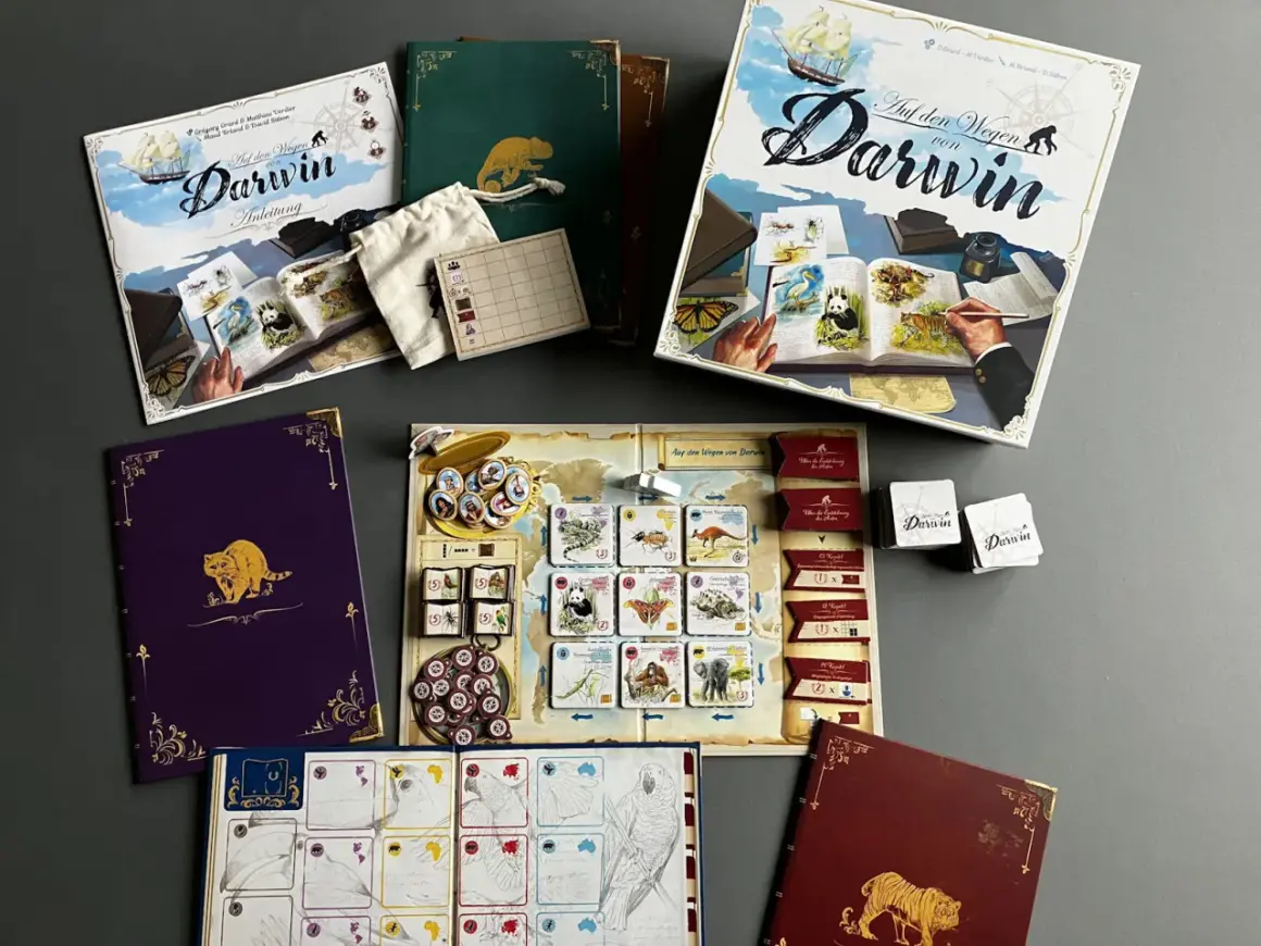 Brettspiel "Auf den Wegen von Darwin" mit Spielbrett, Karten, Büchern und Zubehör. Erkunde die Natur und entdecke die Evolution.