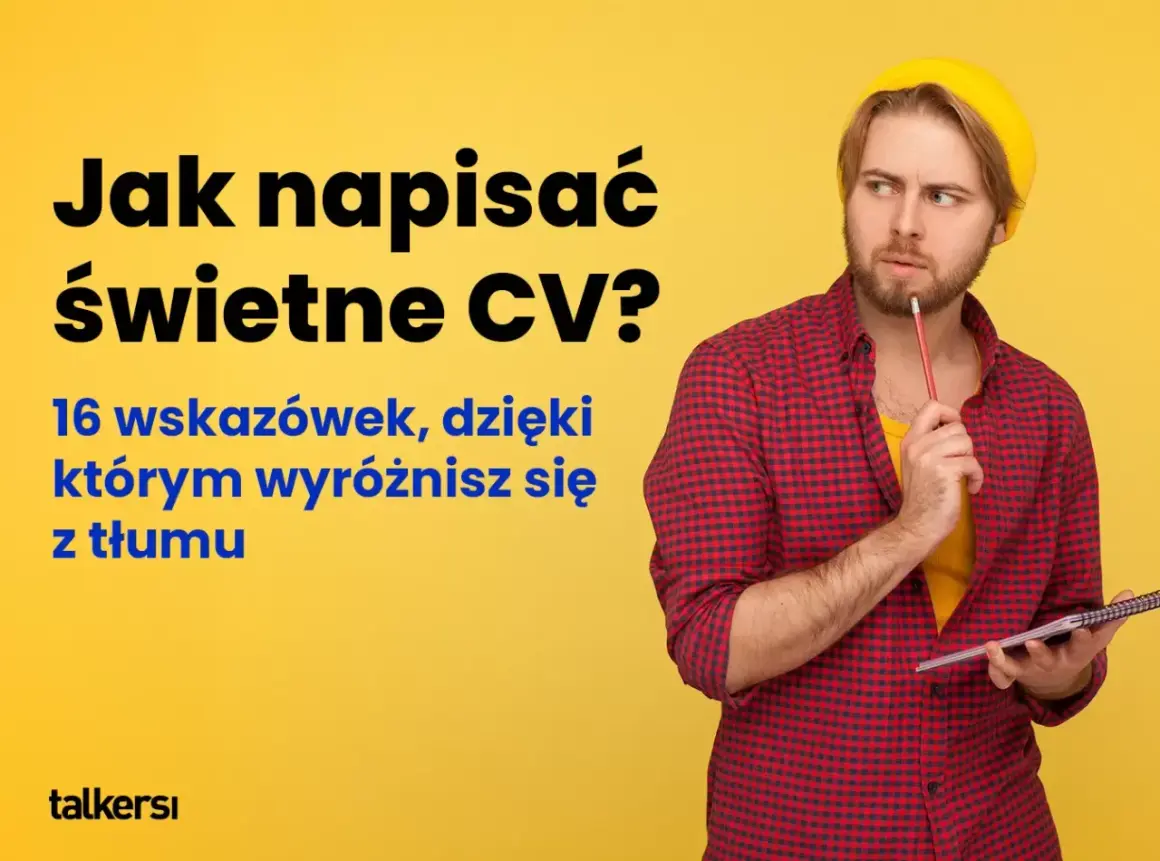 Mężczyzna zamyślony nad pisaniem CV. Pokazuje, jak jego cechy charakteru mogą pomóc w stworzeniu dokumentu, który wyróżni go z tłumu.