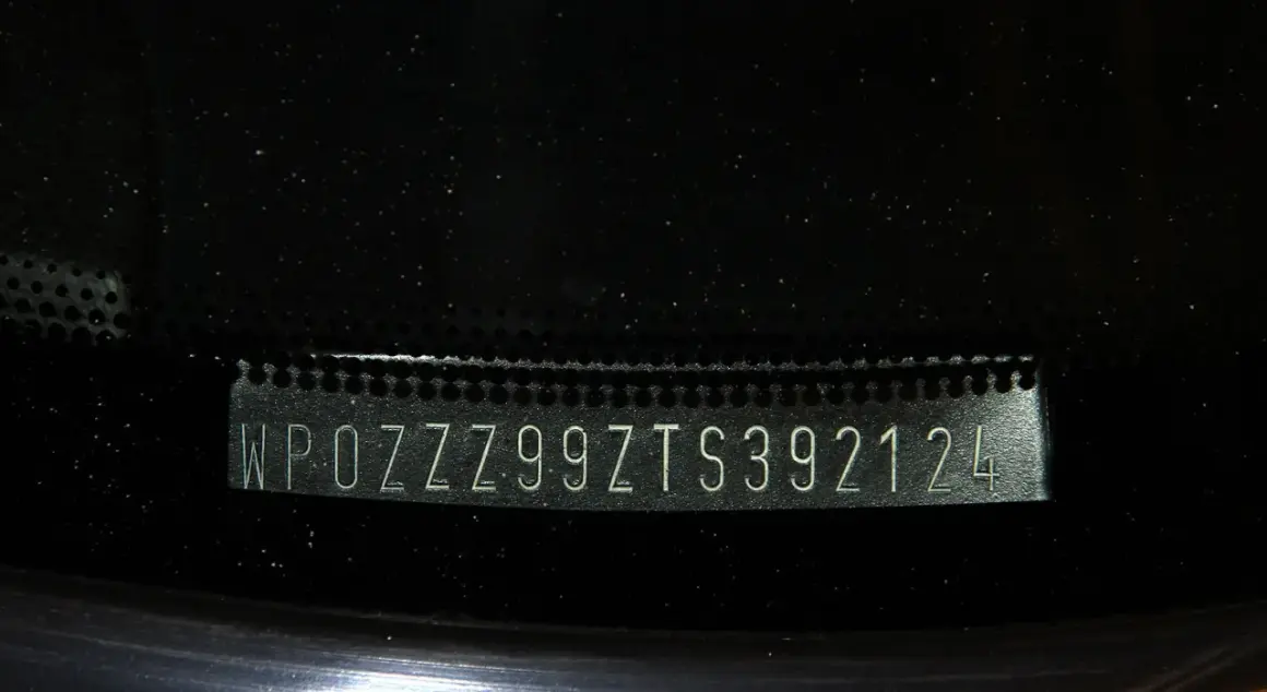 Numer VIN WPOZZZ99ZTS392124, niezbędny do wyszukania w opel katalog czesci po vin.