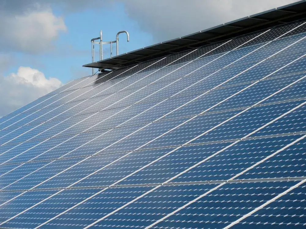 Ile Tauron płaci za 1 kWh z fotowoltaiki? Sprawdź stawki i oszczędności!