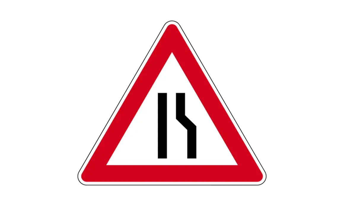Gefahrenzeichen Verkehr: Achtung, Fahrbahnverengung rechts! Dieses Schild warnt vor einer bevorstehenden Verengung der Straße.