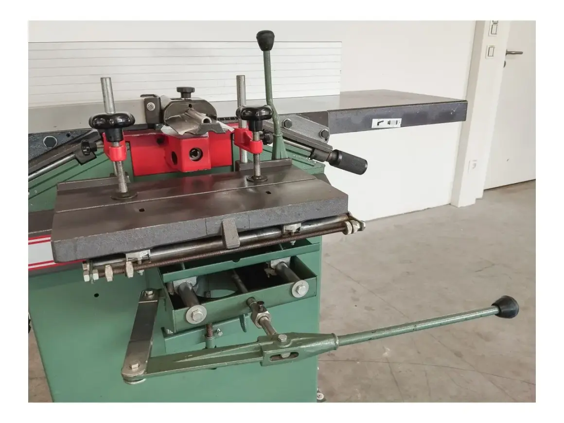 Mortaiseuse Kity 652 verte et rouge avec leviers et molettes.