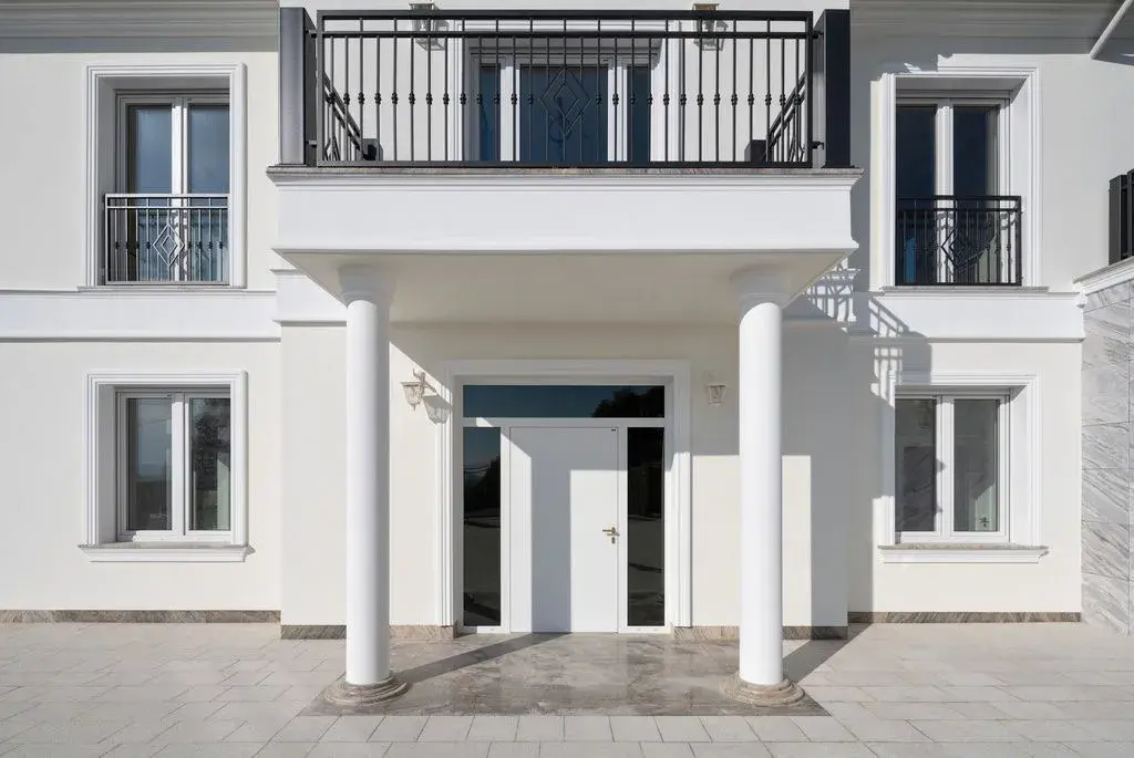 Co to jest fasada budynku? Odkryj jej znaczenie i funkcje w architekturze