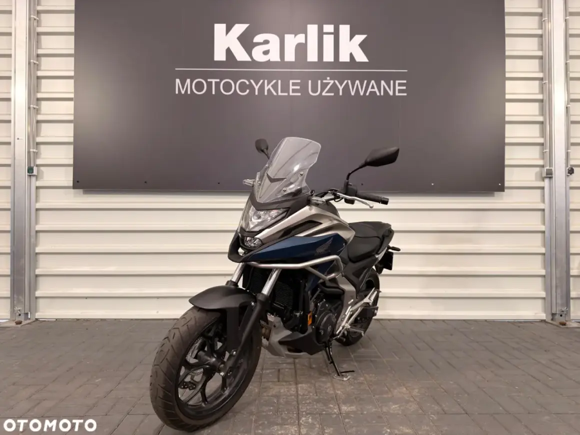 Motocykl Honda w salonie Karlik. Zastanawiasz się nad sprzedażą przed upływem 6 miesięcy?