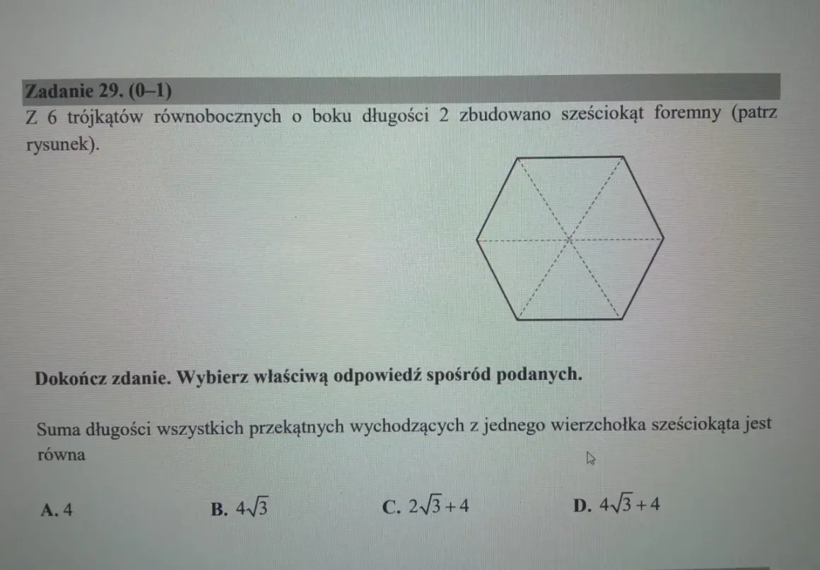 Sześciokąt foremny zbudowany z 6 trójkątów. Zadanie dotyczy sumy długości przekątnych.