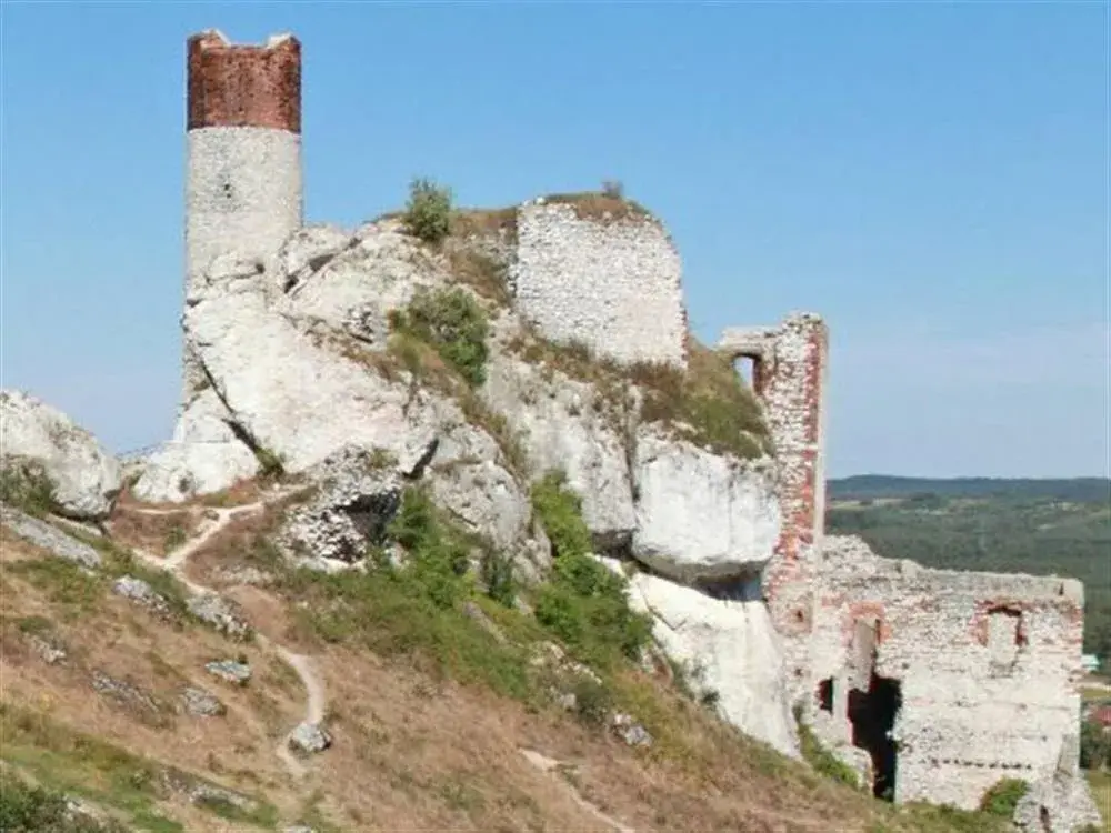 Zamek w Jurze Krakowsko-Częstochowskiej - historia i atrakcje turystyczne