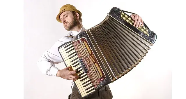 Czy nauka gry na akordeonie jest trudna? Oto co musisz wiedzieć