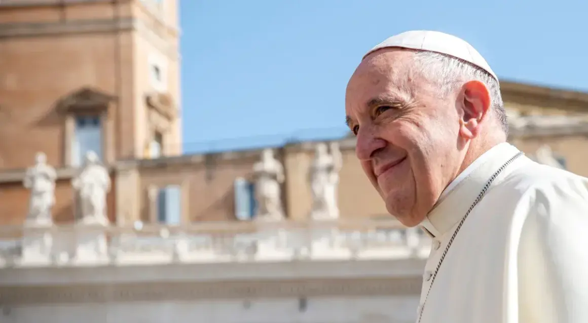 Kto jest obecnym papieżem? Poznaj fascynującą historię Franciszka