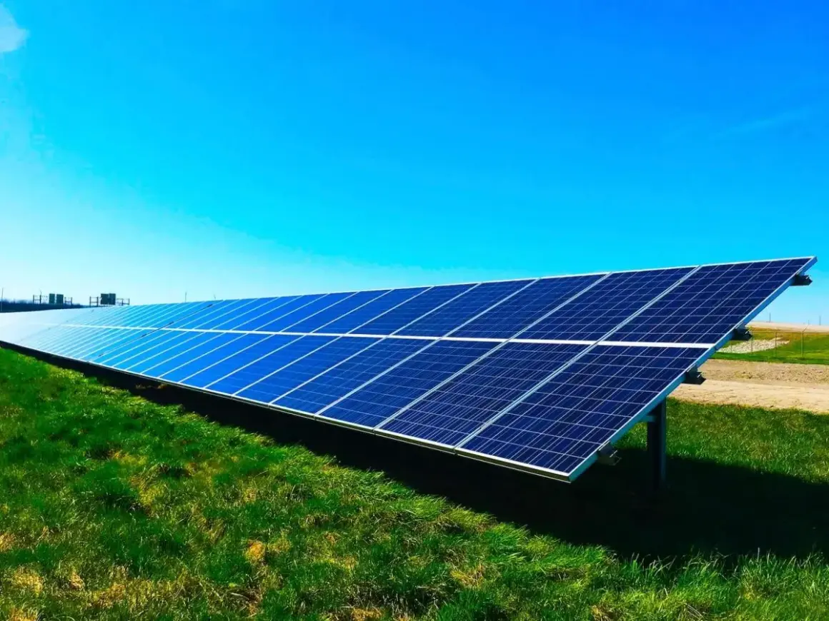 Fotowoltaika co to takiego? Zrozum, jak oszczędzać na energii