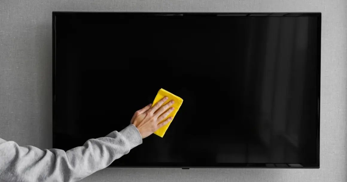 Jak skutecznie umyć telewizor, unikając uszkodzeń ekranu?