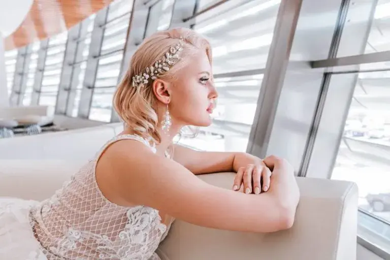 Jak zrobić fryzury na wesele z krótkich włosów – trendy i porady