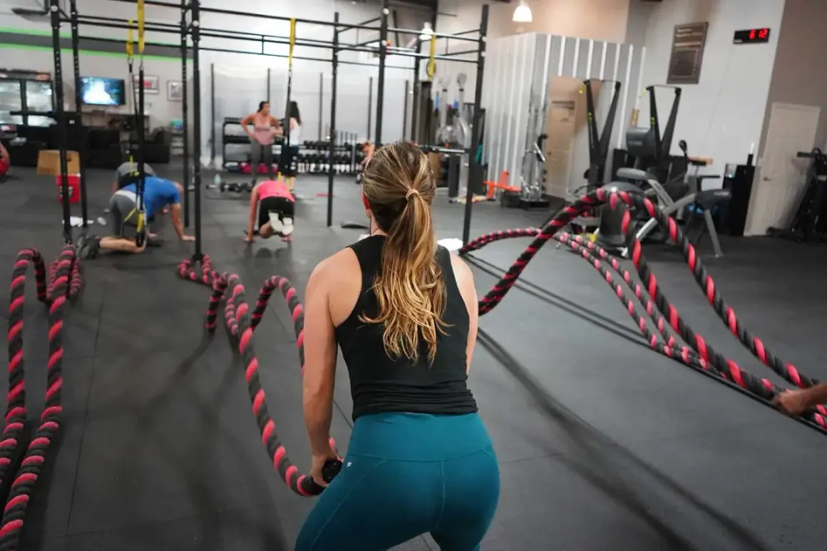 Crossfit jakie ćwiczenia: poznaj najskuteczniejsze ruchy dla siebie