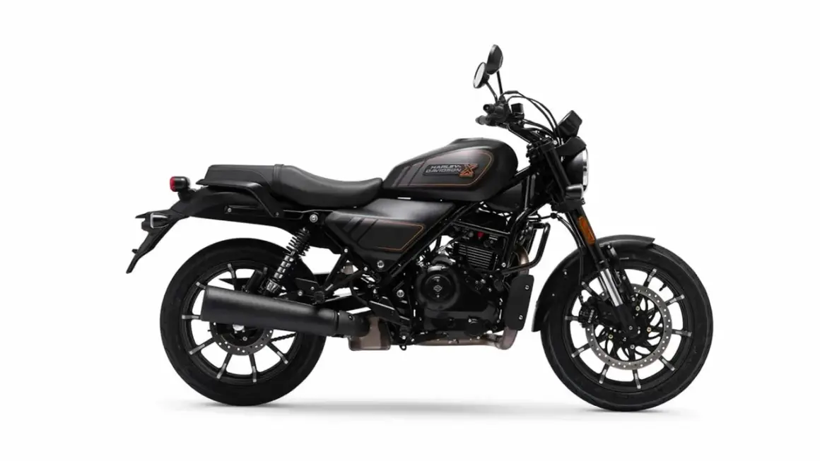 Harley-Davidson X440 negra, lista para la aventura urbana.