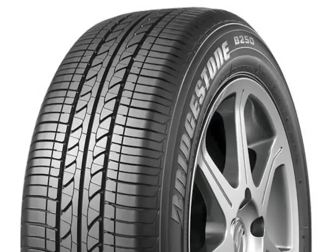 Opony Bridgestone B250 – sprawdź opinie i przekonaj się o ich jakości. Nowoczesny bieżnik zapewnia przyczepność.