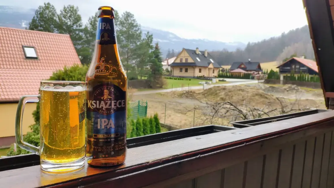 Piwo Książęce IPA, czyli co to znaczy piwo kraftowe: chmielowy smak i górskie widoki.