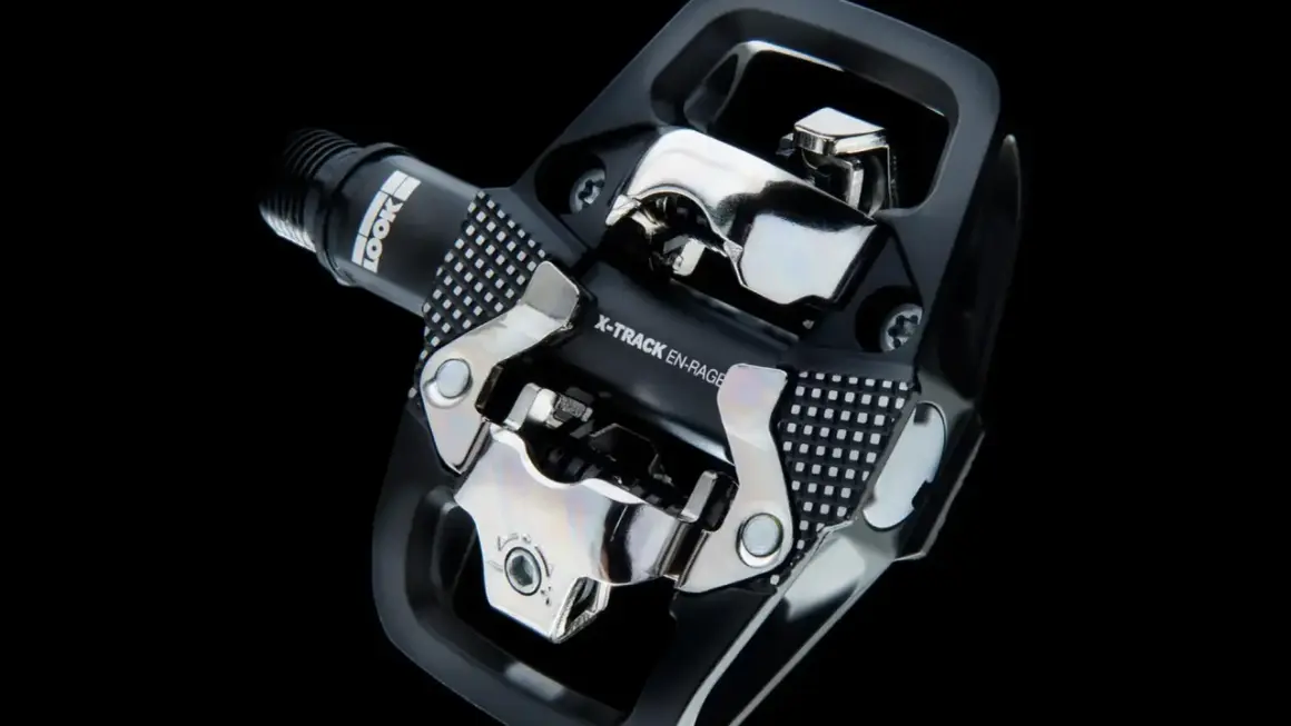 Czarny pedał rowerowy LOOK X-TRACK EN-RAGE z mechanizmem SPD.