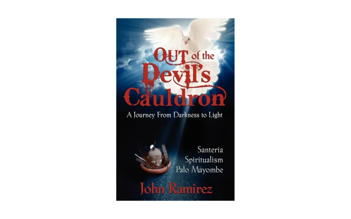 Buchcover "Out of the Devil's Cauldron" von John Ramirez. Ein weißer Taube fliegt über dunklen Wolken, während ein kleiner Altar mit einer Maske und Perlen zu sehen ist.