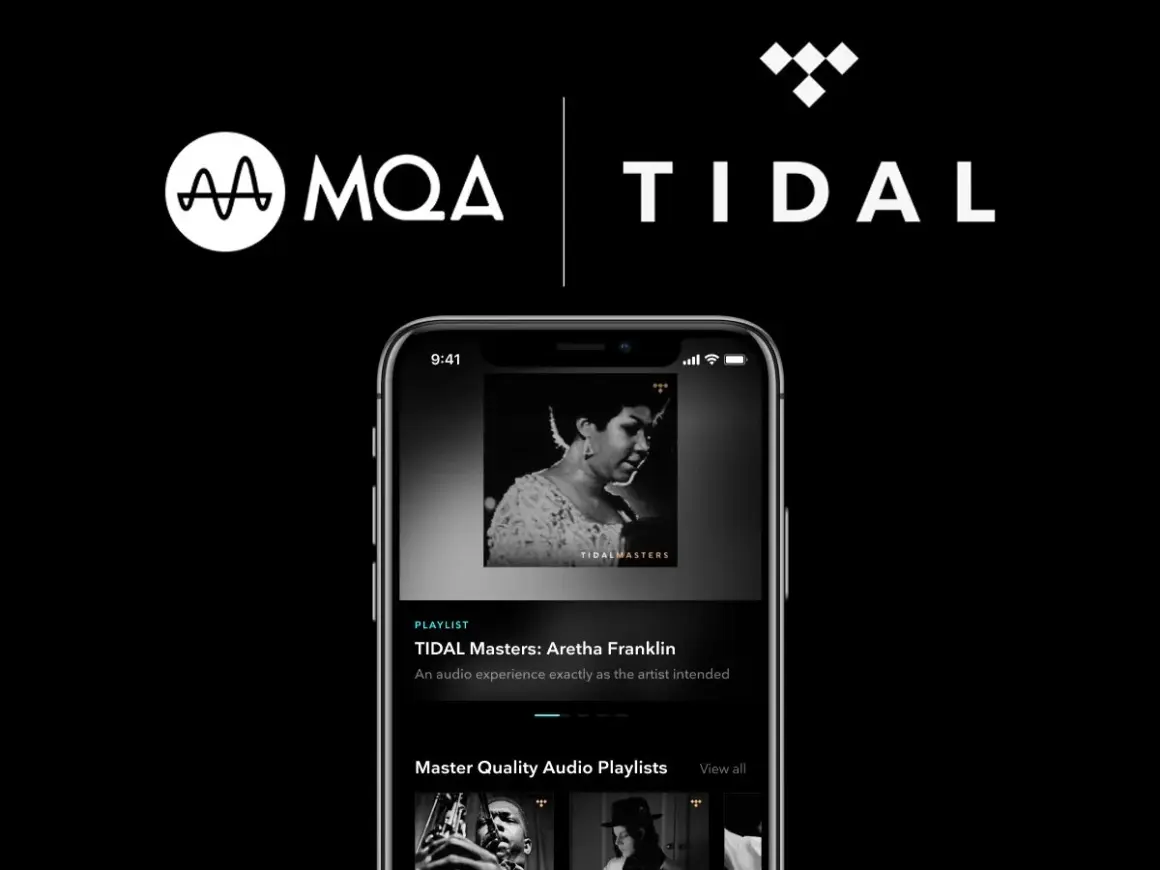 Logo MQA i TIDAL na czarnym tle nad ekranem telefonu z playlistą TIDAL Masters: Aretha Franklin.