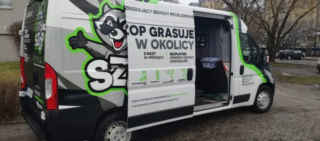 Samochód który zbiera elektrośmieci z osiedla – jak skutecznie pozbyć się odpadów