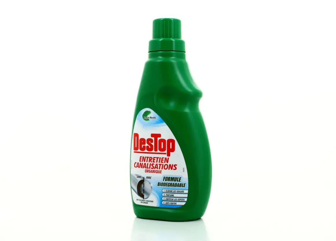 Bouteille verte de Destop Entretien Canalisations Organique, formule biodégradable. Est-ce que le Destop abîme les canalisations ? Ce produit est conçu pour les entretenir.