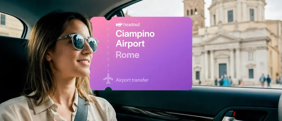 Kobieta w okularach przeciwsłonecznych jedzie samochodem w Rzymie. Na ekranie widnieje napis "Ciampino Airport Rome".