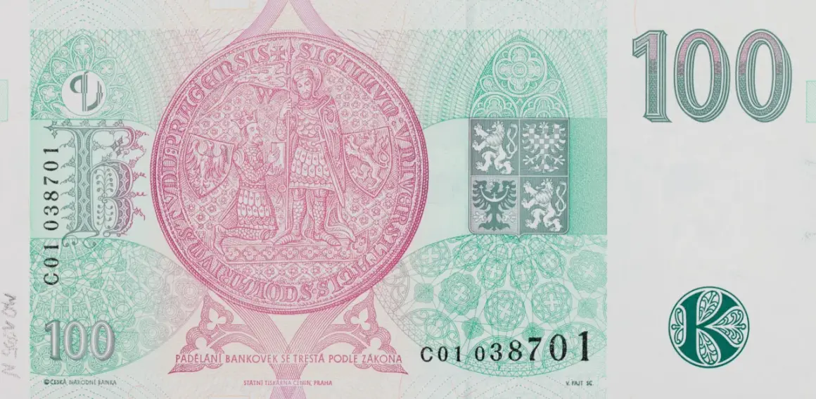 Czeska korona 100. Na banknocie widnieje pieczęć z rycerzem i królem, herb Czech i nominał. Za 100 koron czeskich można kupić np. kilka kaw.