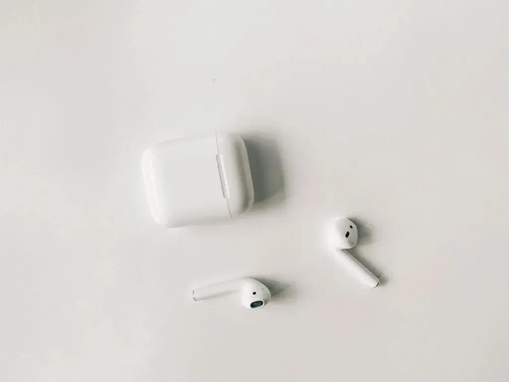 AirPods na Androidzie: Kompletny przewodnik i jak odzyskać funkcje