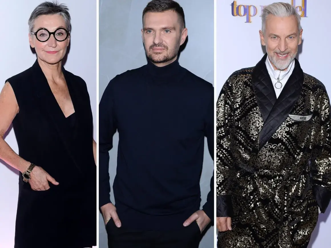 Trzech znanych projektantów mody Polska: elegancka kobieta w okularach, mężczyzna w czarnym golfie i ekstrawagancki juror w złocistym szlafroku.