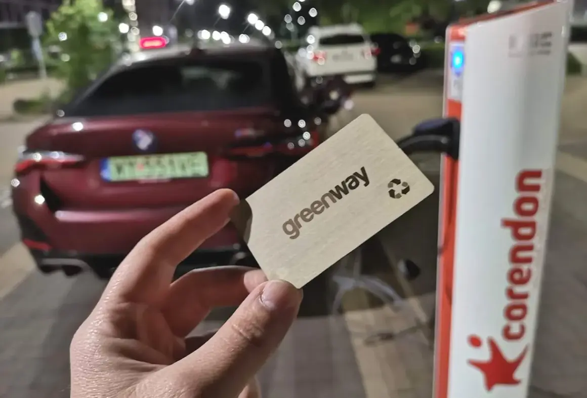 Karta Greenway do ładowania samochodu elektrycznego, gotowa do użycia przy ładowarce Corendon.