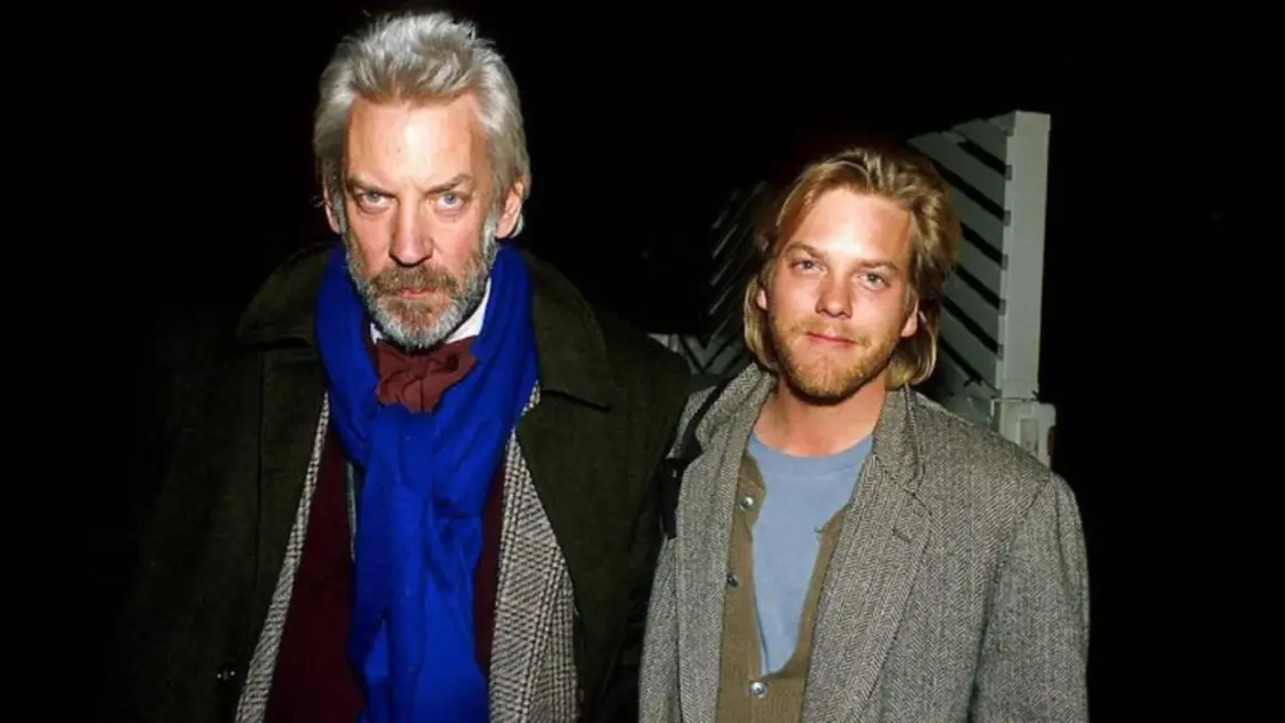 Donald Sutherland mit seinem Sohn Kiefer. Ein Vater-Sohn-Moment, der die Familiengeschichte der Donald Sutherland Kinder widerspiegelt.