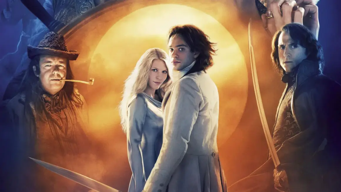 Postery z fajne filmy przygodowe/fantasy: para w strojach z epoki, mężczyzna z fajką i tajemniczy jegomość z mieczem.