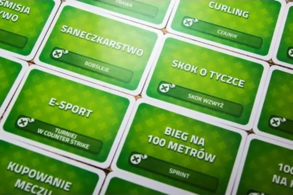 Zielone karty z hasłami: "E-sport", "Saneczkarstwo", "Skok o tyczce", "Bieg na 100 metrów".