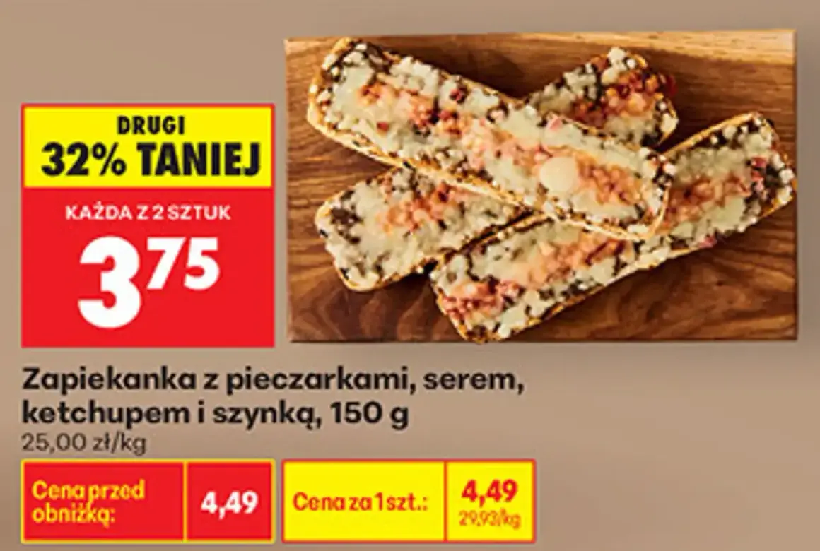 Zapiekanka z pieczarkami, serem i szynką na desce, z promocją 32% taniej.