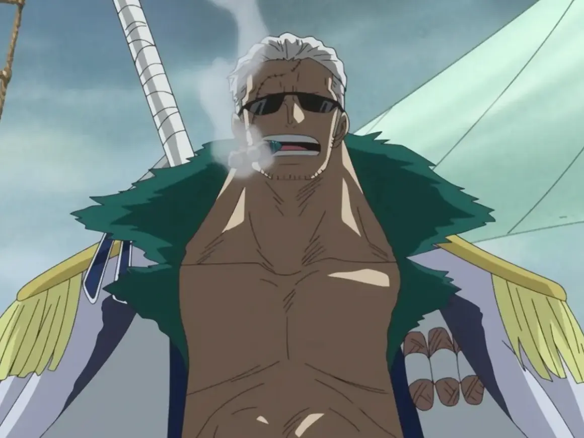 Captain Smoker, mit Sonnenbrille und Zigarre im Mund, raucht genüsslich. Seine Uniform ist mit goldenen Epauletten verziert.