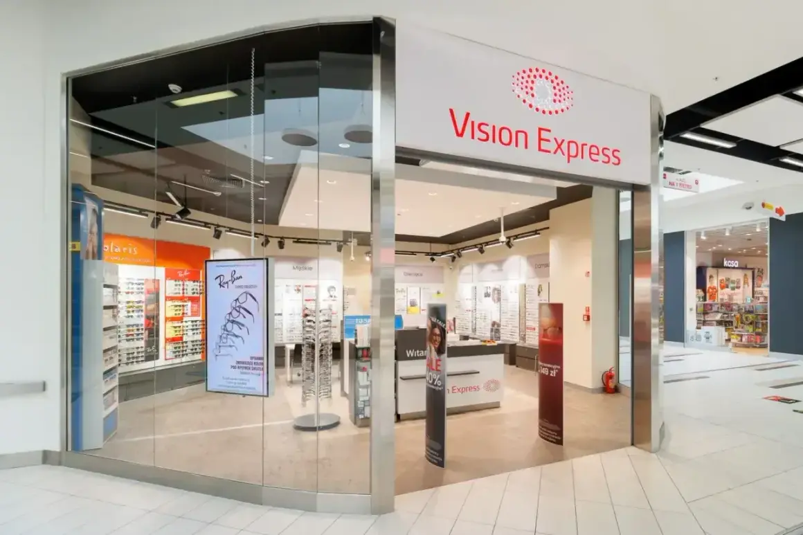 Salon Vision Express z okularami i soczewkami. Sprawdź vision express promocje dla seniorów.