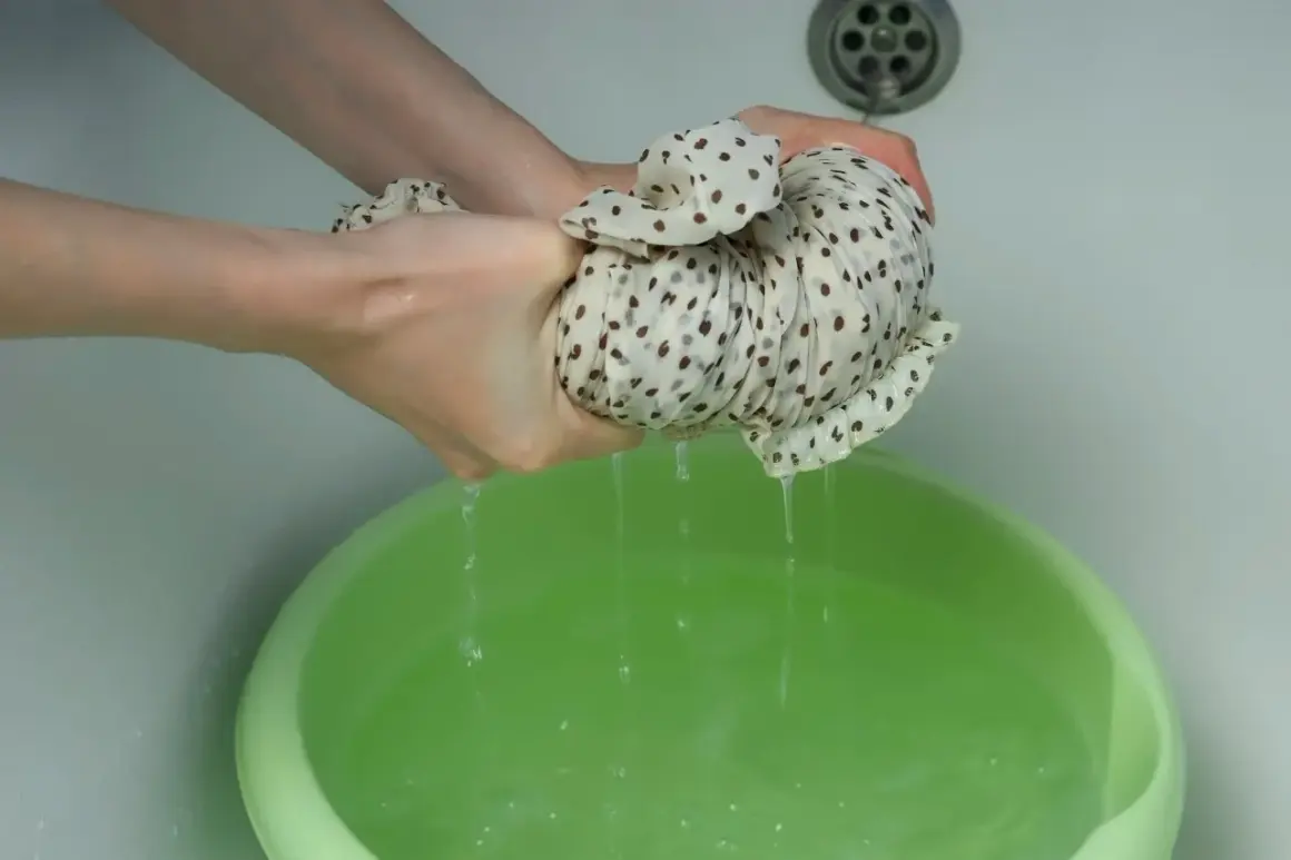 Skurczona czapka po praniu? Uratuj ją! Domowe metody