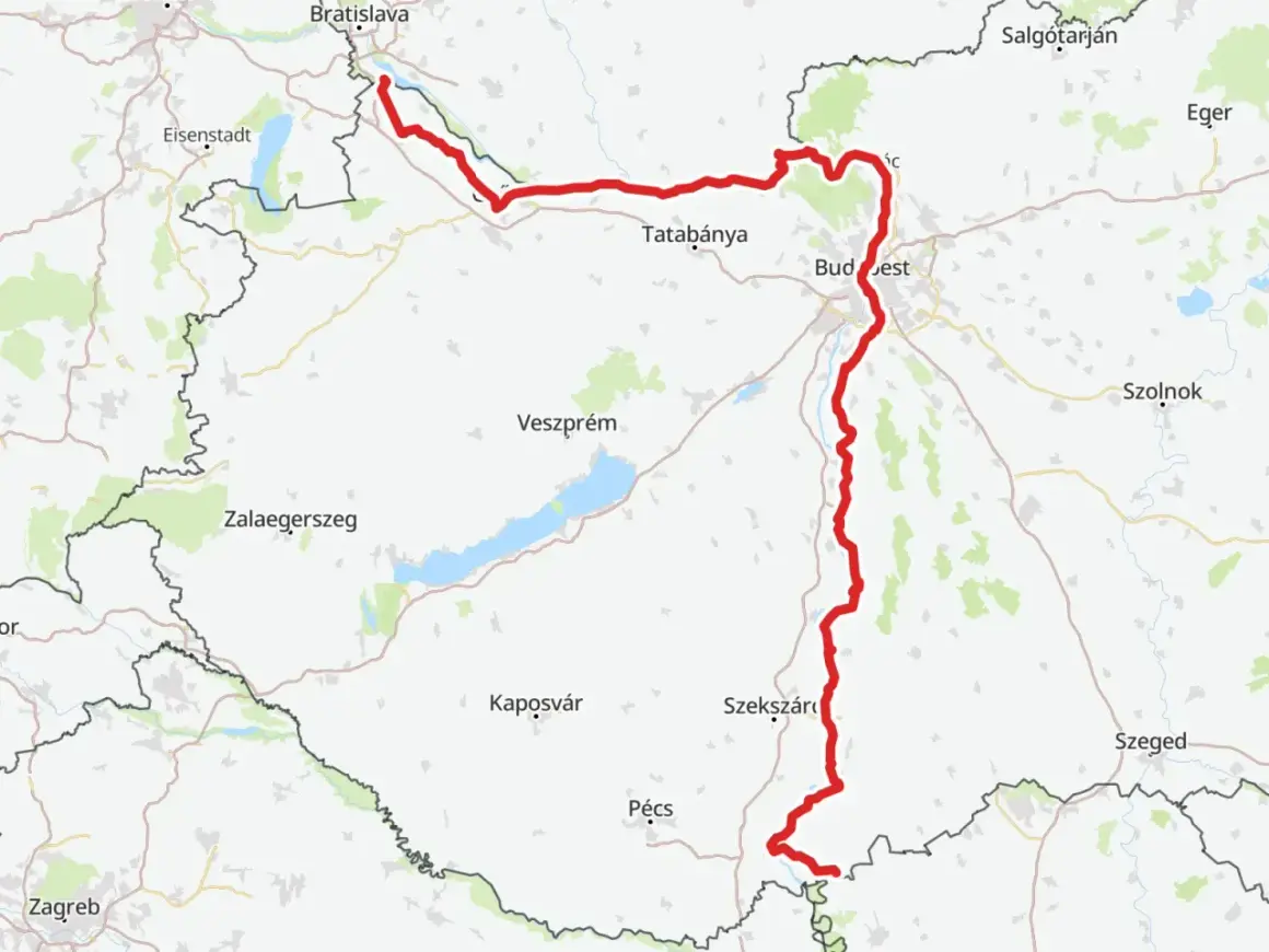 Trasa rowerowa EuroVelo 6 wzdłuż Dunaju, od Bratysławy przez Budapeszt po Szekszárd, z zaznaczonymi miastami i jeziorami.