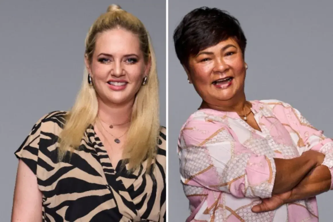 Zwei Frauen, eine mit blonden Haaren und Zebra-Muster-Kleid, die andere mit kurzen schwarzen Haaren und rosa Bluse. Sie sind Teil von "The 50 Staffel 3".