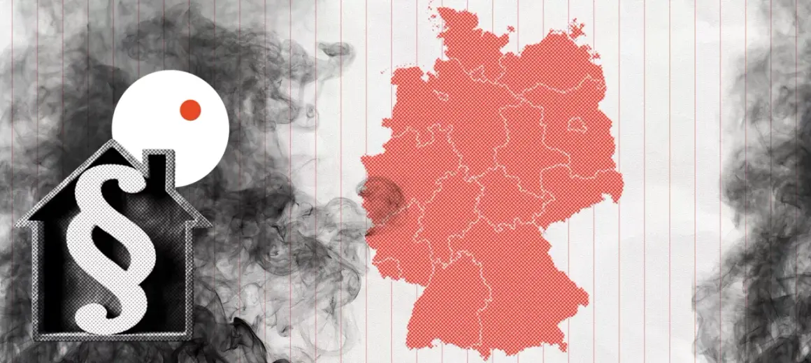 Rauchmelder-Wartung: Wenn Mieter nicht anwesend sind, kann dies rechtliche Folgen haben. Deutschlandkarte mit Rauch und Paragraphen-Symbol im Haus.