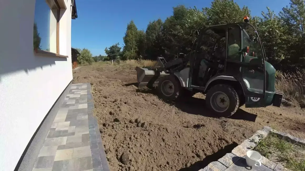 Koparko-ładowarka do 30 tys. zł: czy warto? Przewodnik eksperta