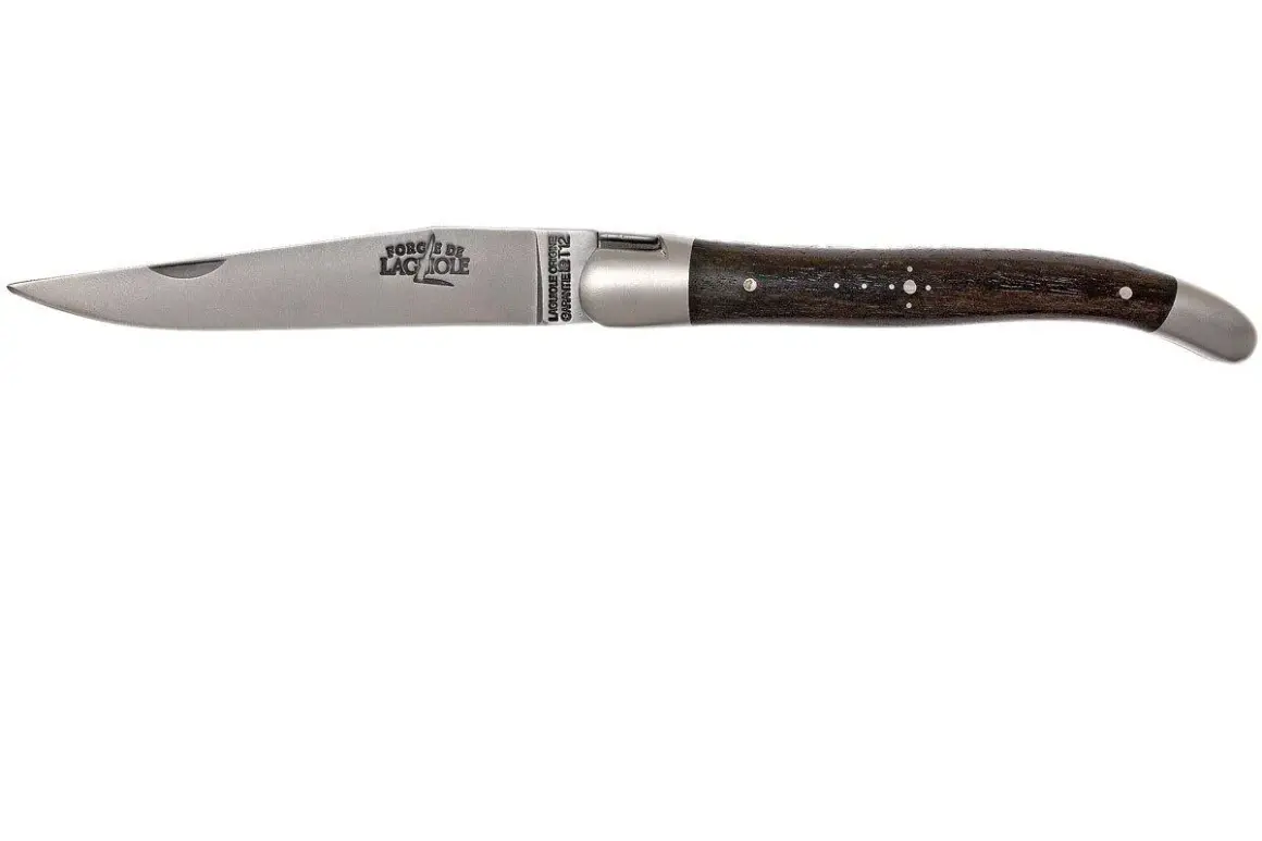 Navaja Laguiole con mango de madera oscura, su hoja de acero pulido evoca la elegancia de una navaja katana.