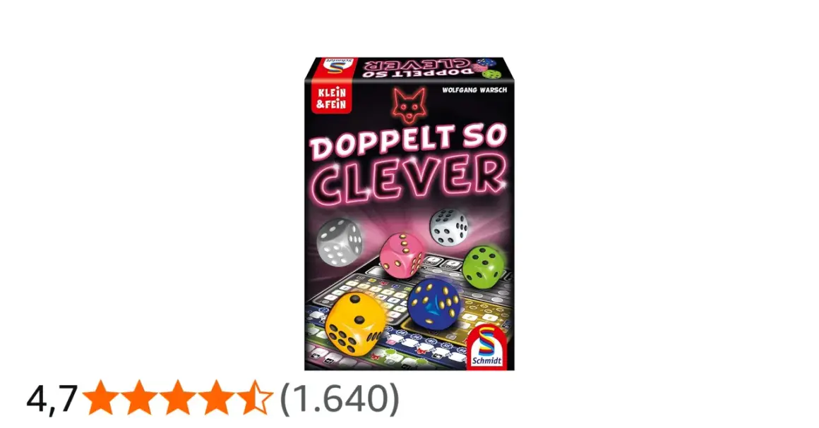 Brettspiel "Doppelt so clever" mit bunten Würfeln und Spielbrett. Die Anleitung ist Teil des Spiels.