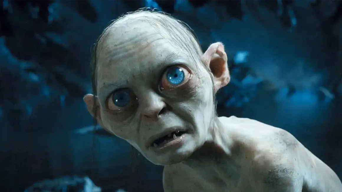 Gollum, postać z "Hobbita", którego napisał Tolkien, z wielkimi niebieskimi oczami i bladą skórą.