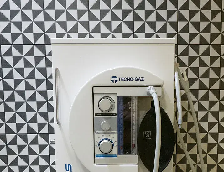 Dentysta bez stresu? Odkryj gaz rozweselający i sedację wziewną