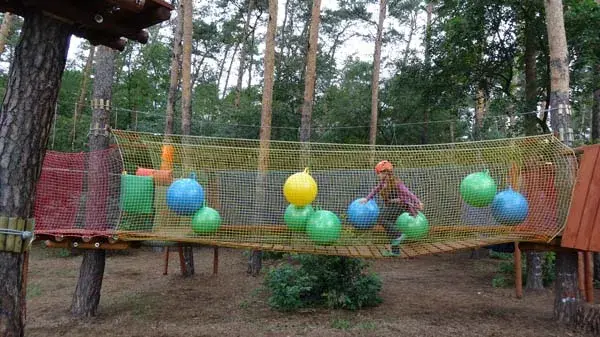 Włocławski Park Linowy: Trasy, cennik, bezpieczeństwo gotowi na start?