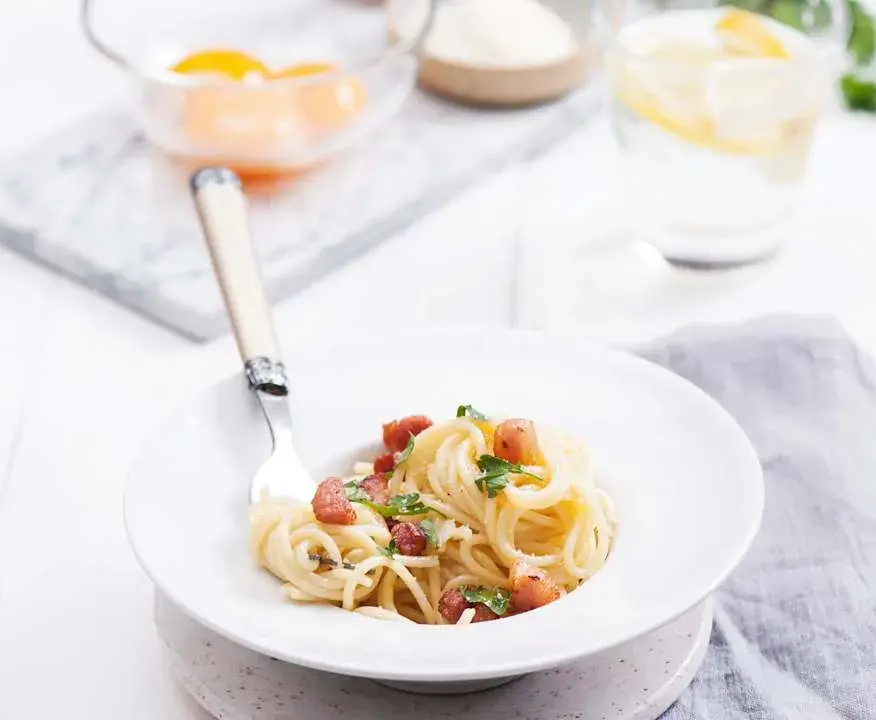 Spaghetti Carbonara Thermomix: Kremowy sos, zero błędów!