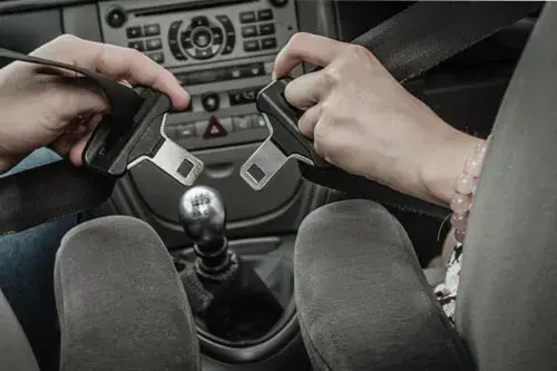 Jak wymienić pas bezpieczeństwa w samochodzie bez zbędnych problemów