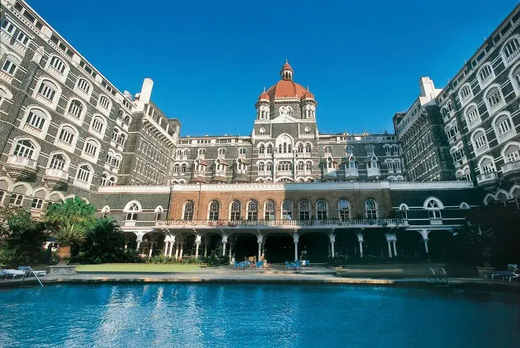 Gdzie obejrzeć Hotel Mumbai? Najlepsze opcje w Polsce
