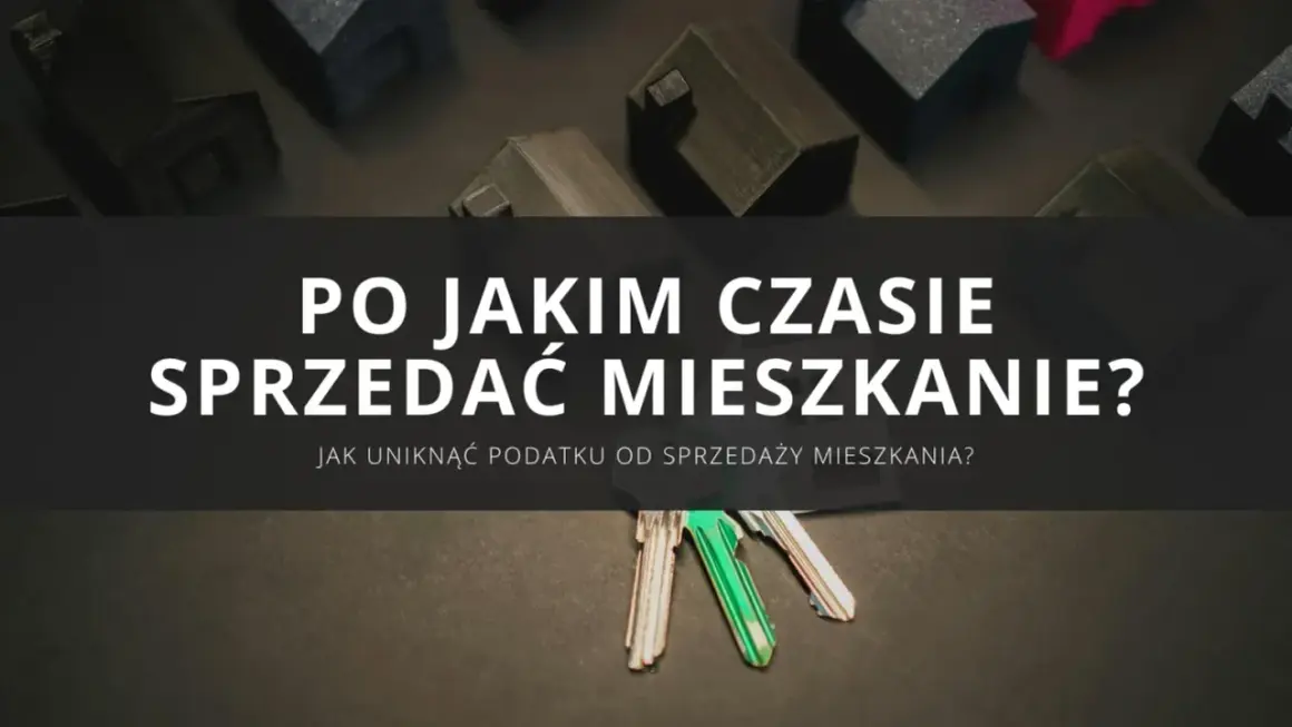Kiedy można sprzedać mieszkanie ze spadku bez podatku? Klucze do nieruchomości i miniatury domów sugerują temat.